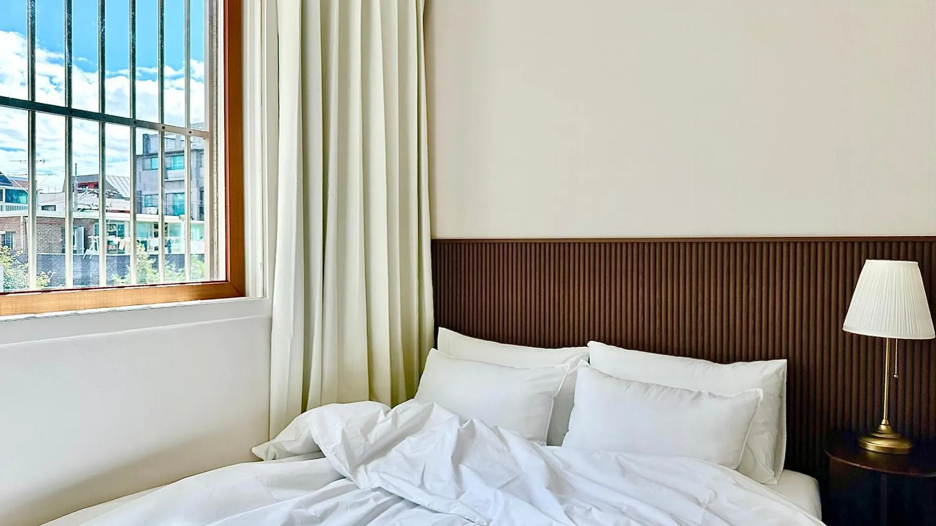 New, 3Min To Hapjeong St, Airport Bus Stop, 8Min To Hongdae & Mangwon Market, Han River Park, 2Br 3Qb Full Of Sunshine, Hotel Bedding, City Nature location