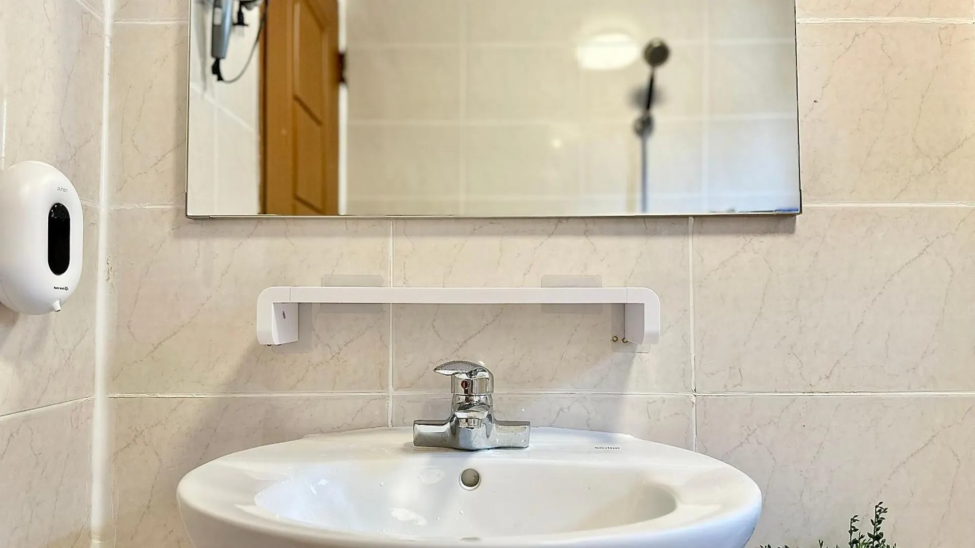 New, 3Min To Hapjeong St, Airport Bus Stop, 8Min To Hongdae & Mangwon Market, Han River Park, 2Br 3Qb Full Of Sunshine, Hotel Bedding, City Nature Seoul