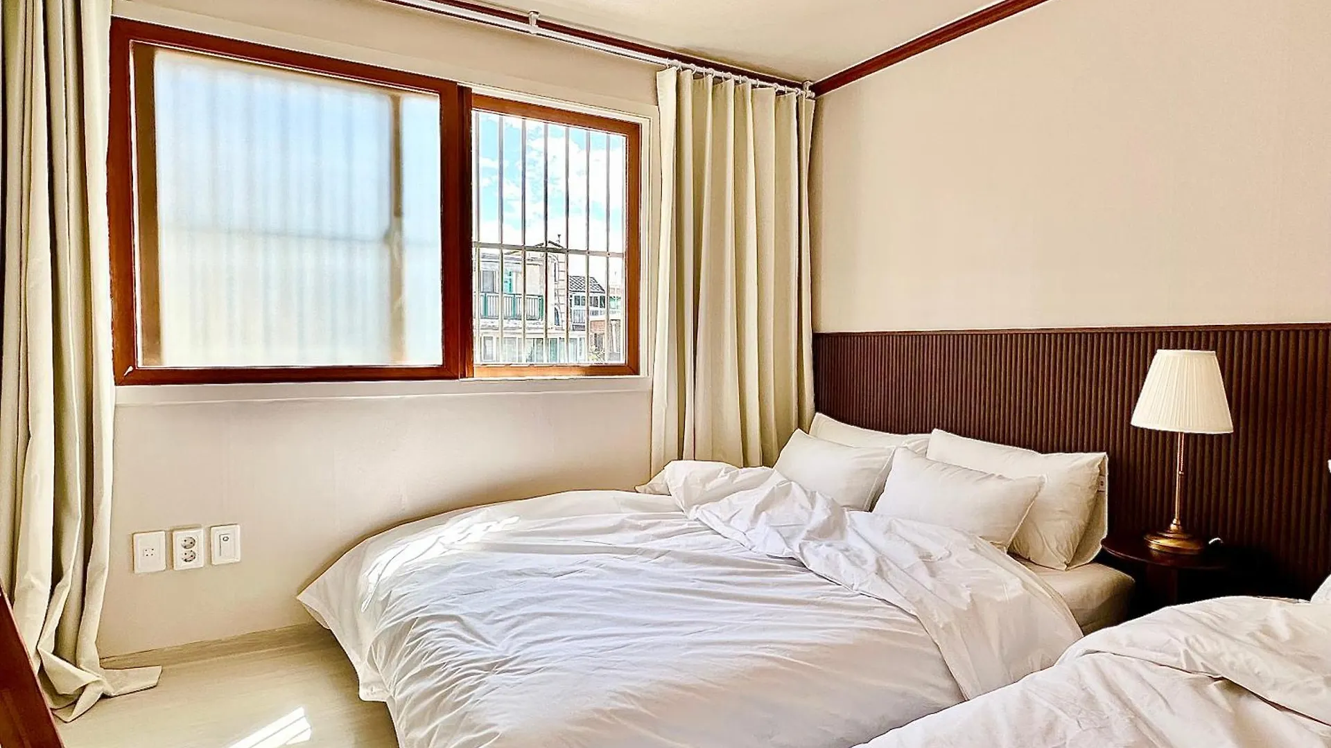 New, 3Min To Hapjeong St, Airport Bus Stop, 8Min To Hongdae & Mangwon Market, Han River Park, 2Br 3Qb Full Of Sunshine, Hotel Bedding, City Nature Seoul 0*,  South Korea