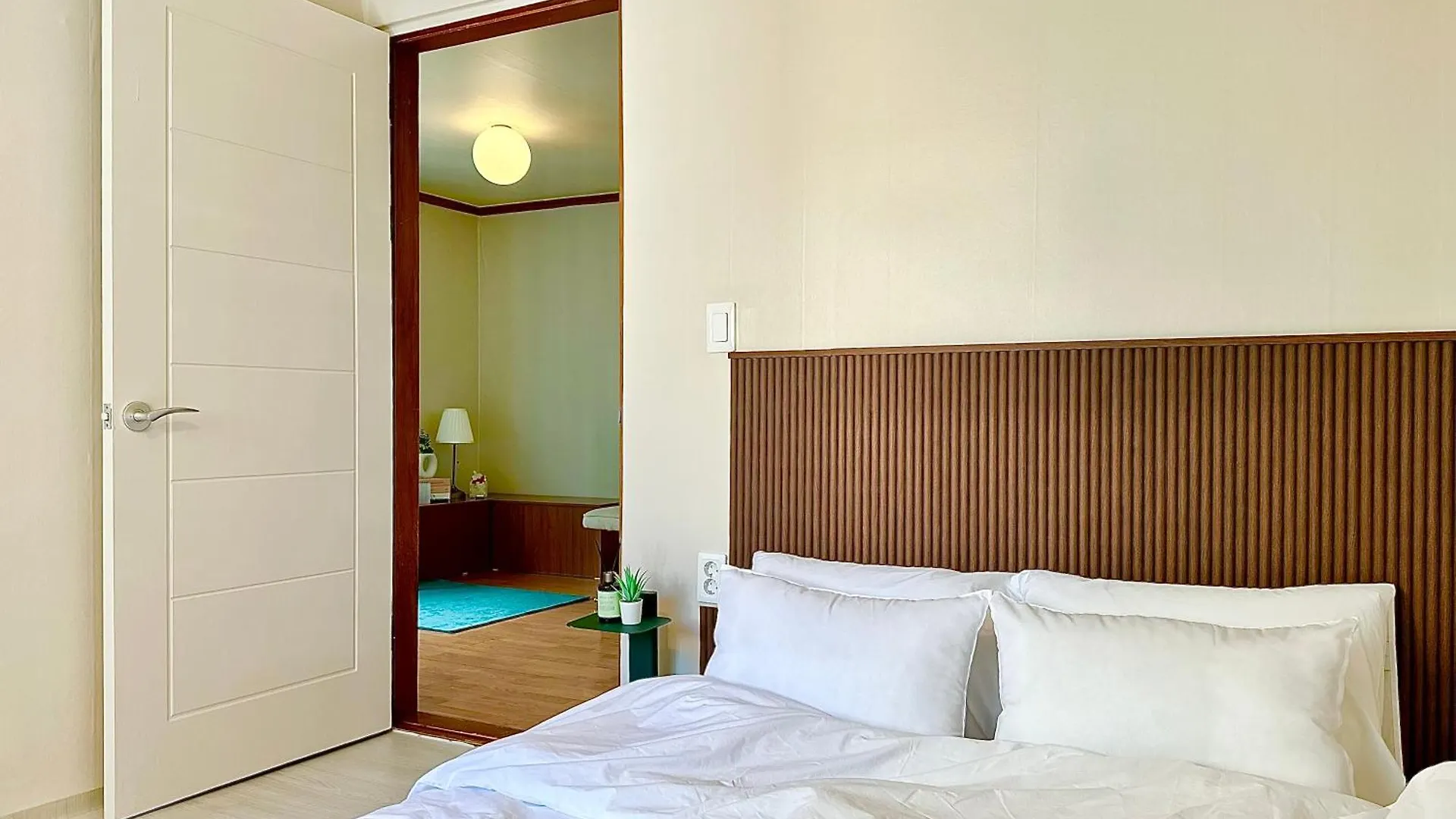 New, 3Min To Hapjeong St, Airport Bus Stop, 8Min To Hongdae & Mangwon Market, Han River Park, 2Br 3Qb Full Of Sunshine, Hotel Bedding, City Nature Seoul 0*,  South Korea